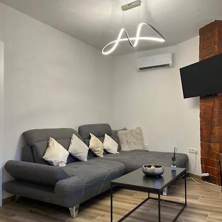 Eden Apartment *
